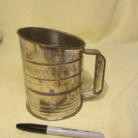 VTG BROMWELL'S METAL SIFTER W/GREEN WOOD BALL HANDLE - Picture 3 of 6